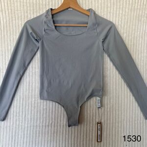 Skims Essential Long Sleeve Scoop Neck Bodysuit Light Grey Sz XXS/XS NWT